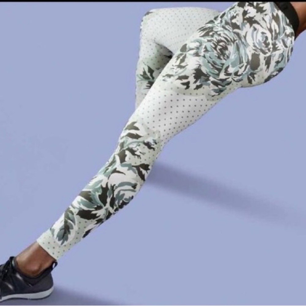 Nike Tight of the Moment